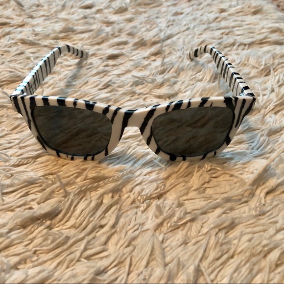 SAINT LAURENT SUNGLASSES - Picture 4 of 8